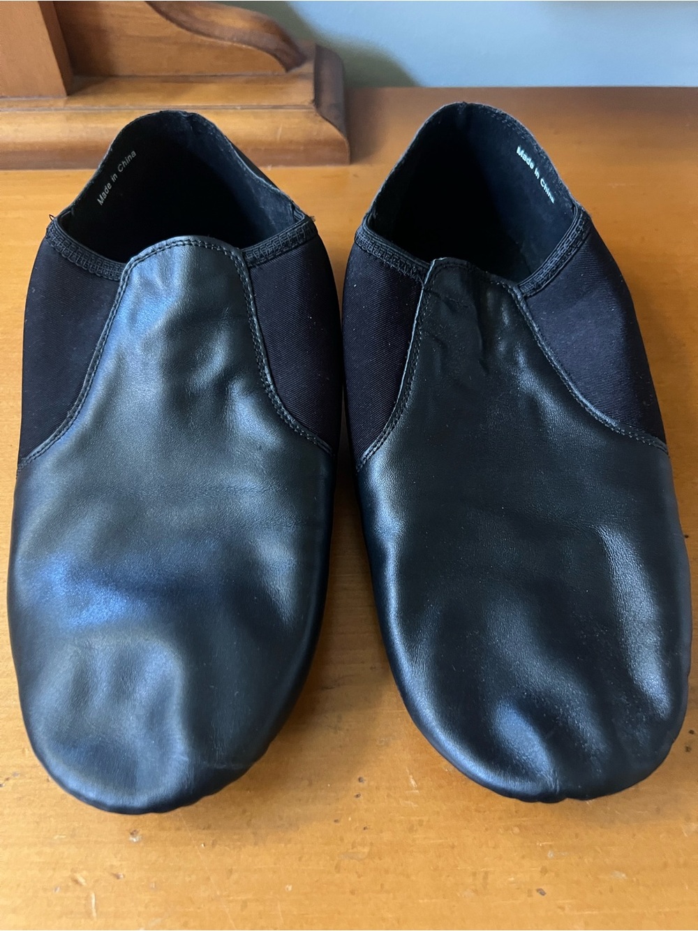 Unisex Dance/Jazz Shoes In Black Leather. Size 9. Very good condition.